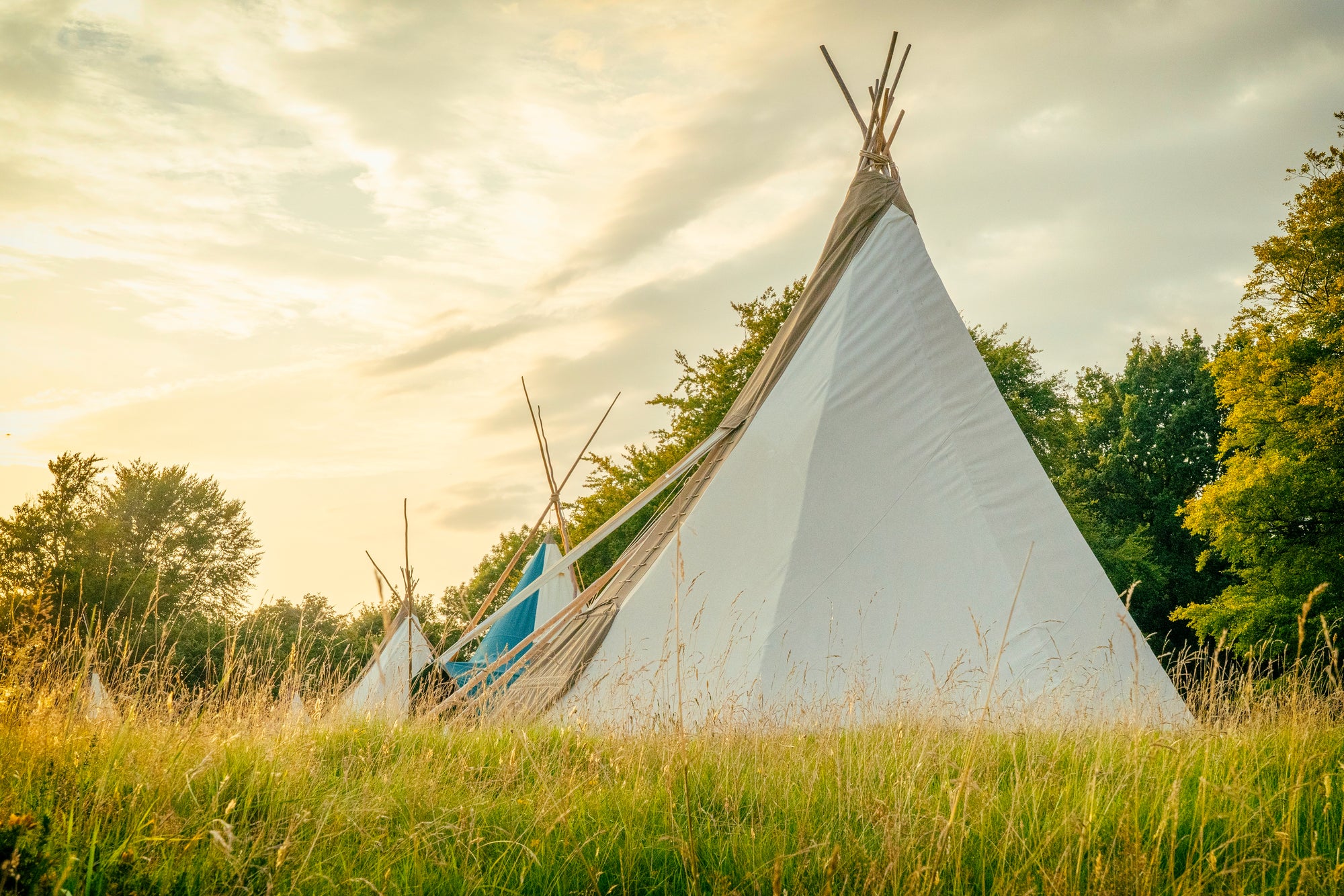 Kate Magic | Summer Retreat | Raw Living UK | Events | Join Kate Magic on Retreat for Yoga, Raw Foods, Crafting, Sound Baths, Relaxation, Walks in Nature, New Best Friends, and all round Blissful Living.