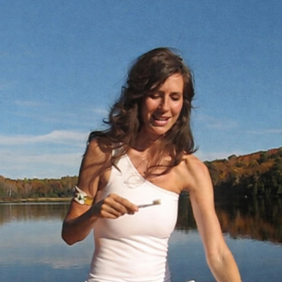 Holistic Dental Care: Nadine Artemis' 8 Steps For Successful Self-Dentistry